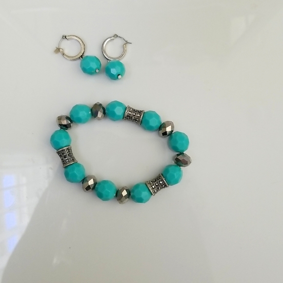 Fall low price offer- Beautiful matching bracelet & earings - Picture 1 of 1